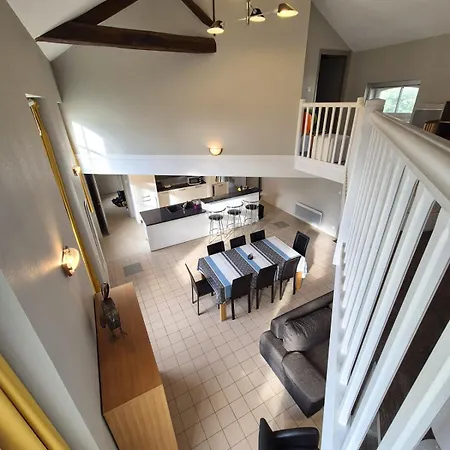 Semesterbostad Spacious Duplex House In