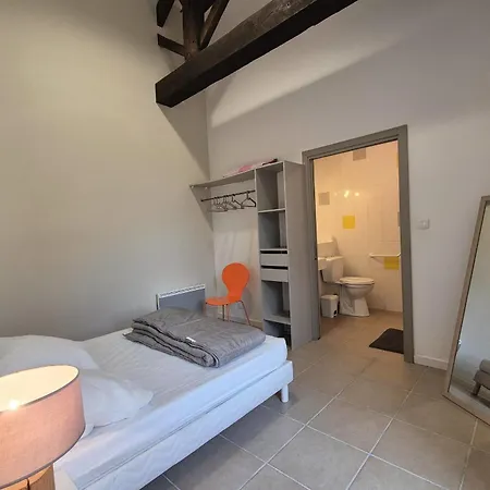 Spacious Duplex House In Prázdninový dům Grosbreuil