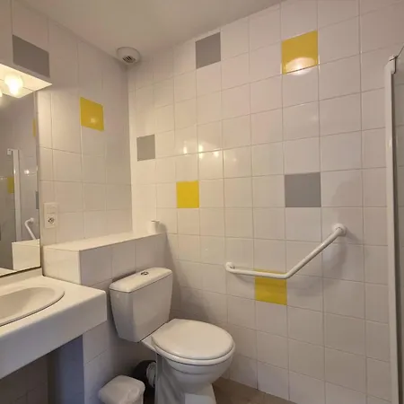 Semesterbostad Spacious Duplex House In Grosbreuil