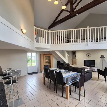 Spacious Duplex House In Prázdninový dům