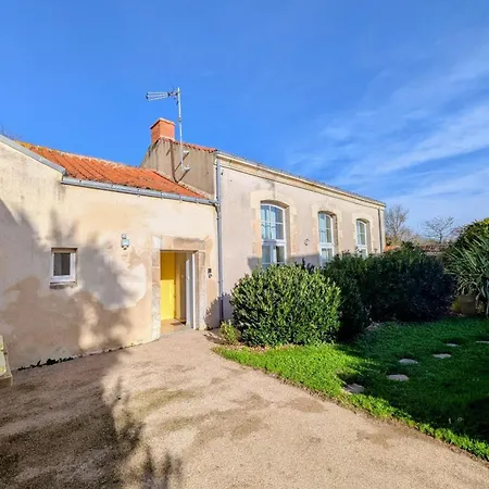 Spacious Duplex House In *