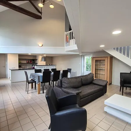 Spacious Duplex House In * Grosbreuil