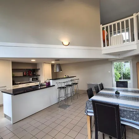 Сasa de vacaciones Spacious Duplex House In Grosbreuil