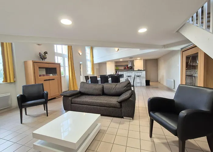 Spacious Duplex House In * Grosbreuil