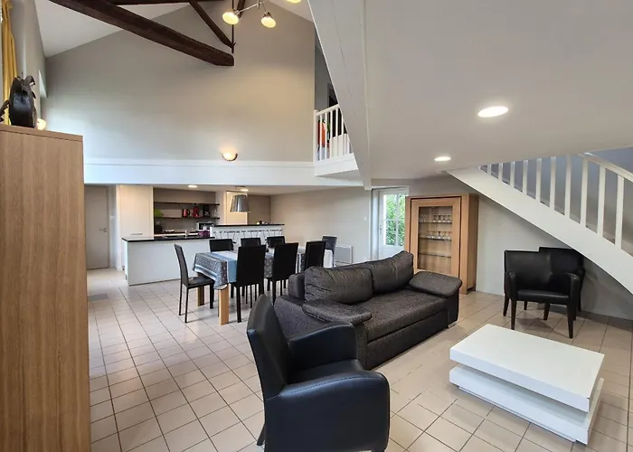 Casa de Férias Spacious Duplex House In Grosbreuil